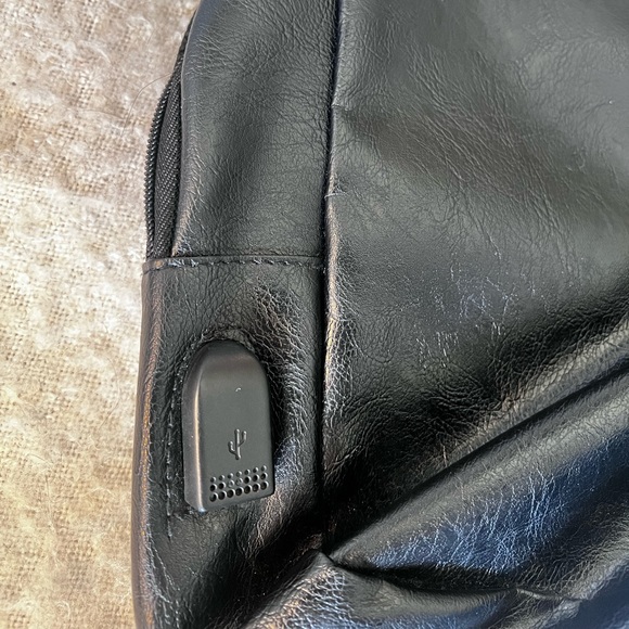 Leather Sling Satchel Bag - Picture 7 of 7